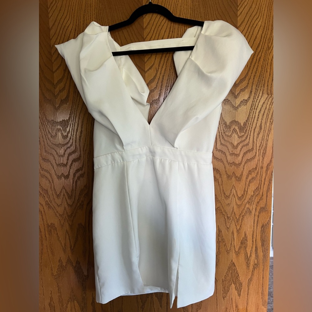 Selfie Leslie - LIARDON BUBBLE SLEEVE V-NECKLINE MINI DRESS WHITE